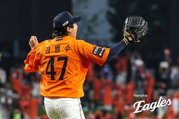 '충격 2실점' 무너진 김서현, 그 순간 'FA 좌완 최대어'가 나타났다…공 8개로 지킨 1점 차, 간신히 웃은 한화