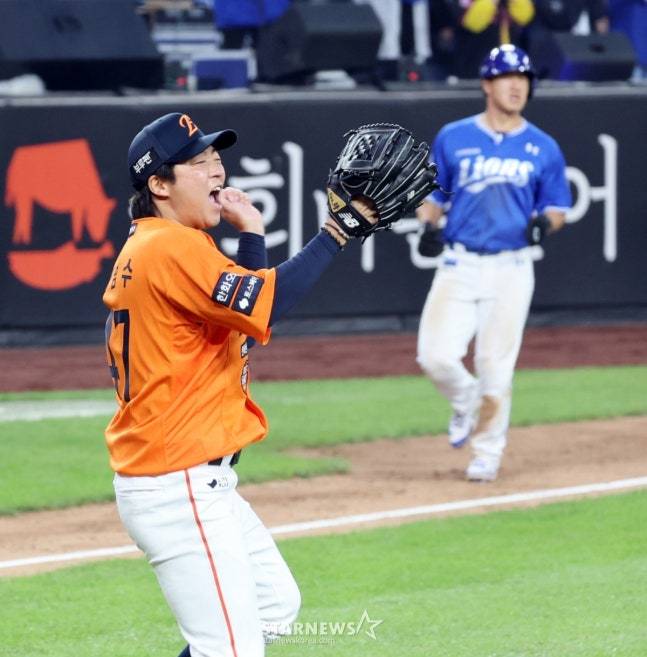 '마무리' 김서현이 또 무너졌다, 김경문 감독