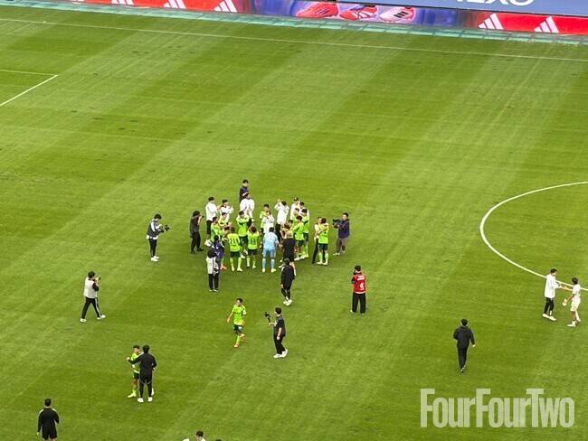 [k1.live] '2만 관중 파도타기 응원+챔피언 떼창' 4년 만 되찾은 10번째 ★...전주성은 축제였다