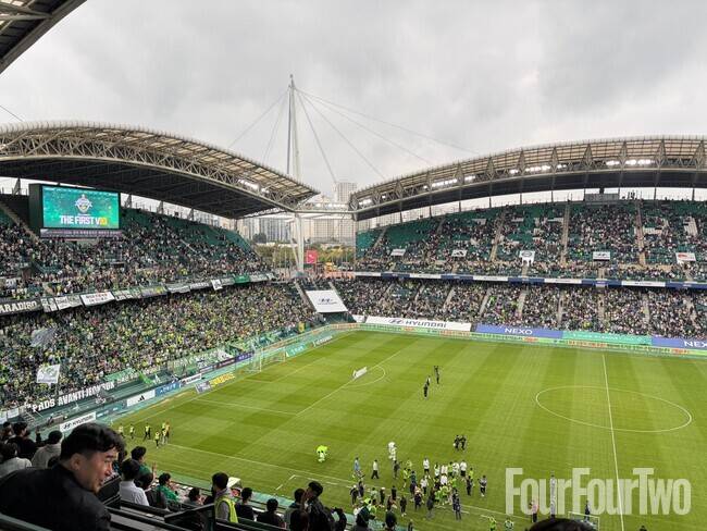 [k1.live] '2만 관중 파도타기 응원+챔피언 떼창' 4년 만 되찾은 10번째 ★...전주성은 축제였다