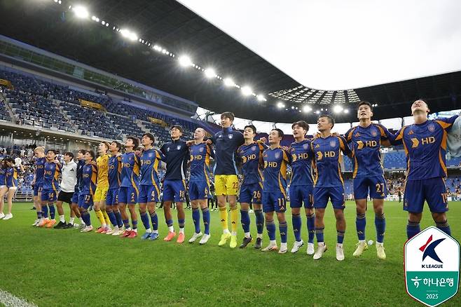 이청용, 두 번이나 '신태용 저격' 골프 세리머니…울산, 진실공방 속 광주 2-0 제압→사령탑 떠나자마자 승전고