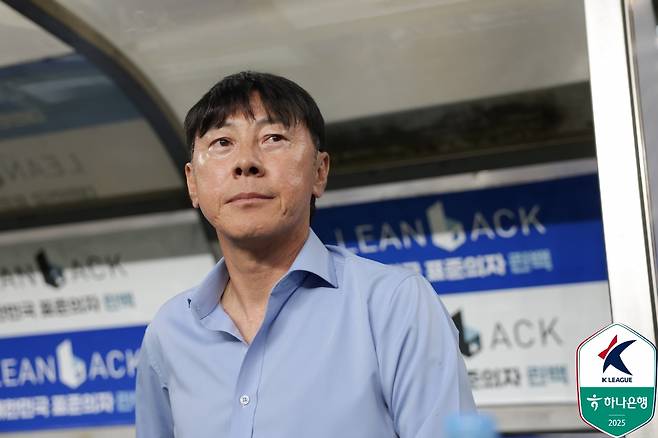 이청용, 두 번이나 '신태용 저격' 골프 세리머니…울산, 진실공방 속 광주 2-0 제압→사령탑 떠나자마자 승전고