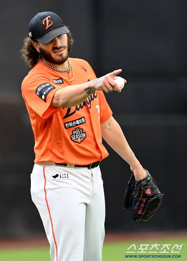 신나게 두들겨 맞았다, 6실점 굴욕? 폰세는 기어이 또 하나의 신기록을 작성했다 [PO1 현장]