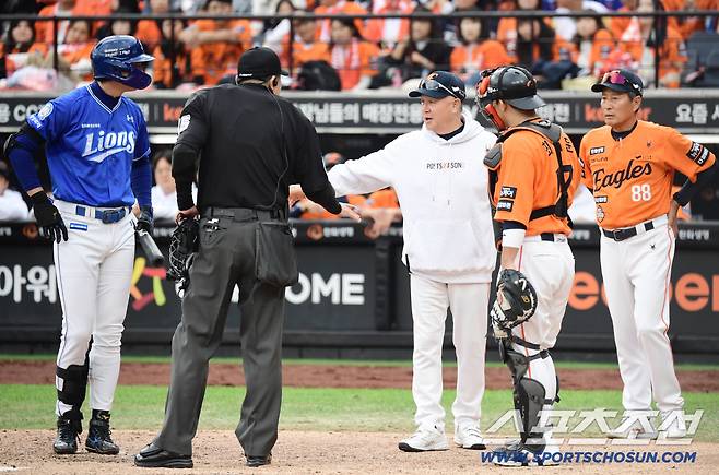 시간을 단축시켜야지...애초에 말도 안됐던 규정, 구자욱-폰세 싸움만 붙였다 [PO1 현장]