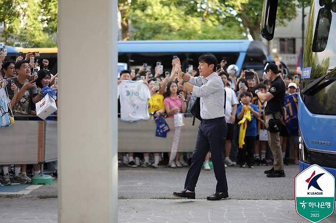 '내가 항명파다' 이청용 셀프 인증→'신태용 저격' 골프 세리머니, 골든골? 자책골?…