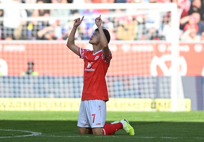 ‘韓 축구 절망적 소식’ 홍명보호 미드필더 이를 어쩌나…연달아 강등권 추락→초반부터 ‘생존 경쟁’ 돌입