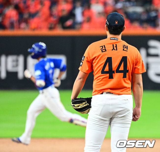 3점 차 리드도 못 지키는 못 미더운 마무리 김서현, 결단의 기로에 선 MOON [PO1]