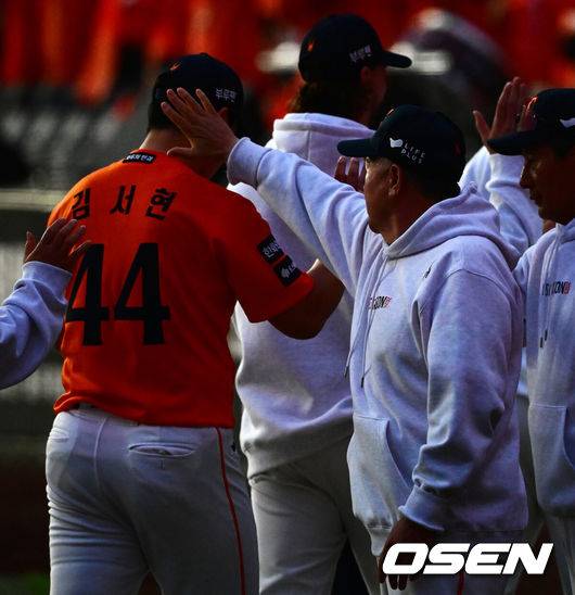 3점 차 리드도 못 지키는 못 미더운 마무리 김서현, 결단의 기로에 선 MOON [PO1]