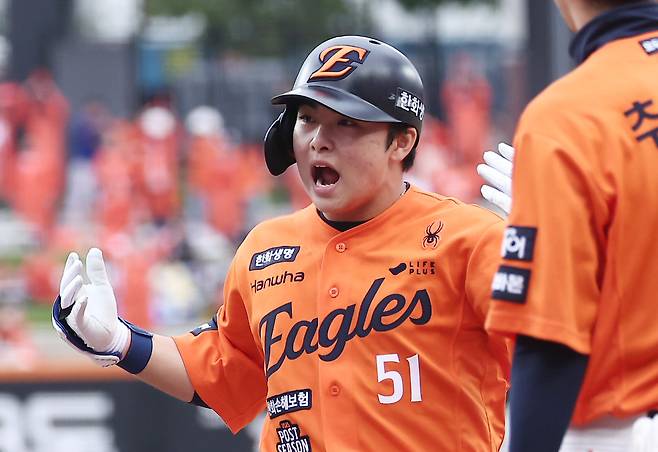 ‘야구에 만약은 없지만...’ 삼성 가라비토가 홈이 아닌 1루로 던졌다면? PO 1차전 승부를 가른 결정적 한 장면