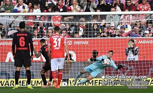 LEE 봤니? 골프 세리머니 나왔다...국가대표팀서 대업 이재성, 시즌 첫 골에도 마인츠, 레버쿠젠에 3-4 패배