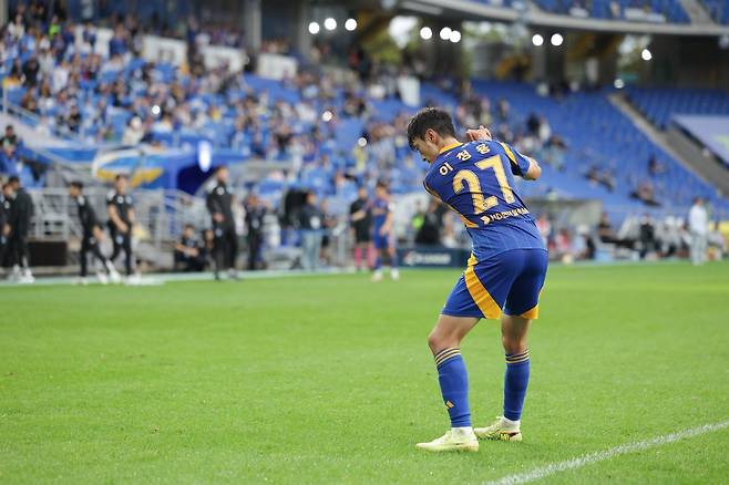 ‘골프 세리머니’로 신태용 감독 저격한 울산 이청용…베테랑까지 스스로 인정한 불화, 진실 공방 예고