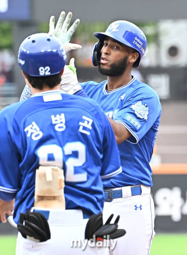 '이럴 수가' 볼넷→안타→안타→2루타→안타→안타, 폰세 이어 와이스마저 이러다니…삼성이 뒤집었다 [MD대전 PO2]
