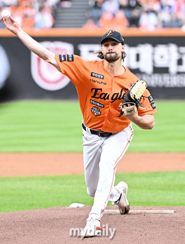 '한화 비상' 폰세→와이스 동시 붕괴 실화인가…156km 던지면 뭐하나, 와이스 5실점 강판 충격 '포수도 교체' [MD대전 PO2]