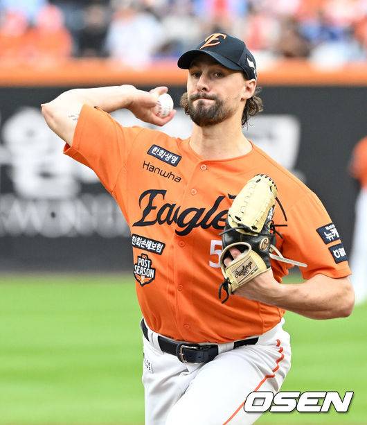 한화 시즌 때 이런 적 없었는데…폰세-와이스 11실점이라니, 결국 또 류현진이 해줘야 한다 [PO2]