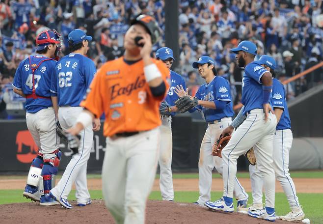 폰세 이어 와이스까지 무너져...김경문 감독