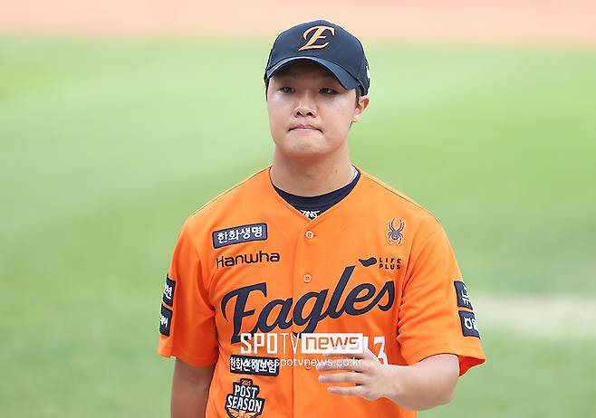 한화 슈퍼루키, 야구 역사상 이런 19살 있었나… PS에서도 15구 연속 돌직구 펑펑, 알고도 못 친 이유 있다