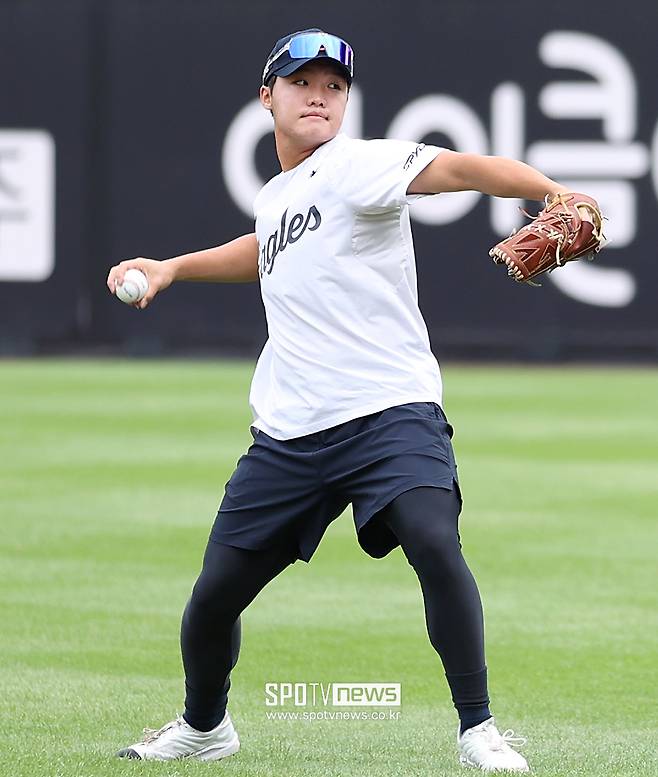 한화 슈퍼루키, 야구 역사상 이런 19살 있었나… PS에서도 15구 연속 돌직구 펑펑, 알고도 못 친 이유 있다