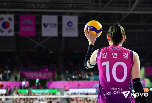 '쓴소리 전문' 김연경이 몰락하는 韓 배구에 남긴 마지막 일침