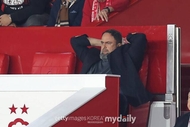 인터뷰 중 경질 소식에 당황, 선수단 남기고 주차장으로 떠난 포스테코글루…노팅엄 포레스트 혼란