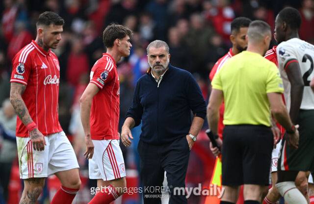 인터뷰 중 경질 소식에 당황, 선수단 남기고 주차장으로 떠난 포스테코글루…노팅엄 포레스트 혼란