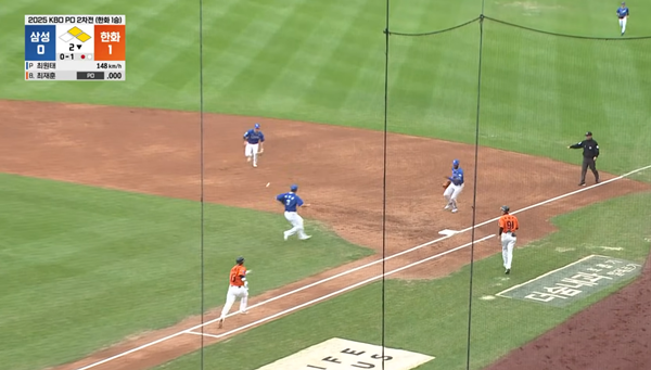 베이스 맞고 튀었는데... 최재훈의 산책주루, 한화에 치명적이었다[PO2]