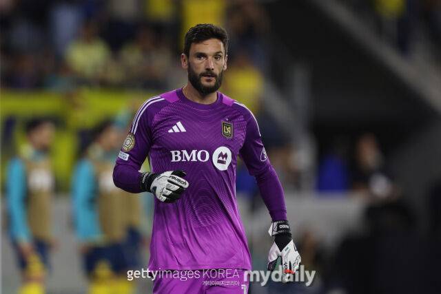 손흥민과 다퉜던 요리스…'7년이 지나도 변한 것이 없다' 또 판단 착오 실수