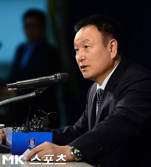 울산·신태용·이청용 모두를 향한 허정무의 고언 “존중 사라진 축구계 정신 차려야”···“말과 행동에 큰 책임감 필요” [이근승의 믹스트존]