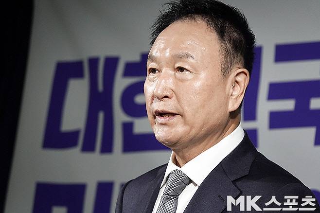 울산·신태용·이청용 모두를 향한 허정무의 고언 “존중 사라진 축구계 정신 차려야”···“말과 행동에 큰 책임감 필요” [이근승의 믹스트존]