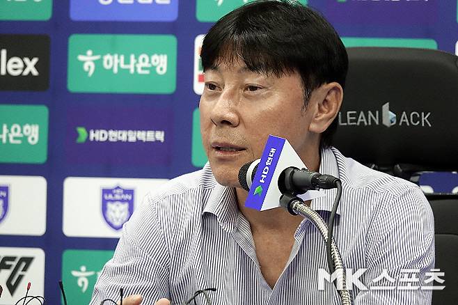 울산·신태용·이청용 모두를 향한 허정무의 고언 “존중 사라진 축구계 정신 차려야”···“말과 행동에 큰 책임감 필요” [이근승의 믹스트존]