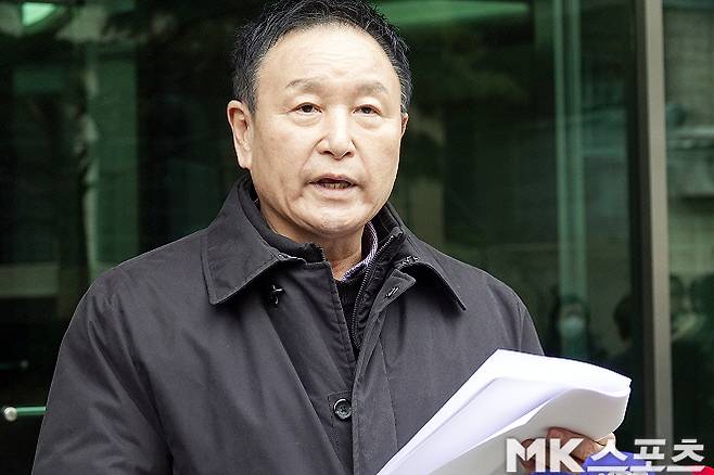 울산·신태용·이청용 모두를 향한 허정무의 고언 “존중 사라진 축구계 정신 차려야”···“말과 행동에 큰 책임감 필요” [이근승의 믹스트존]