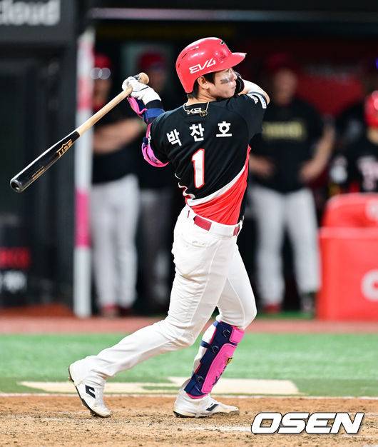 3년 전 50억 썼는데, 또 유격수 FA를? 롯데는 왜 중복 투자를 해야만 하나