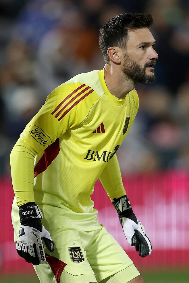 '흥민아 미안해…' 손흥민 신기록 골 지워버린 치명적 실수, 위고 요리스 '아찔' LA FC 당황→머리 감싸 쥐며 '자책'