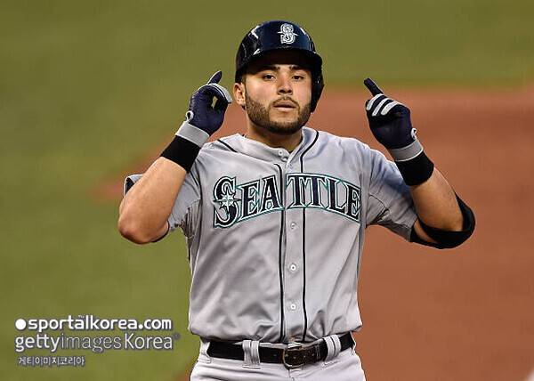 '충격적인 비보' 이대호랑 경쟁하던 그 선수, 35세로 요절…고국서 오토바이 사고 이후 깨어나지 못해