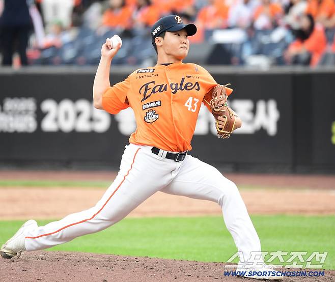 폰세-와이스 동반 붕괴, 3차전은 류현진인데…5회부터 뽑아든 칼? 13명 대거 교체, 왜 중요했나