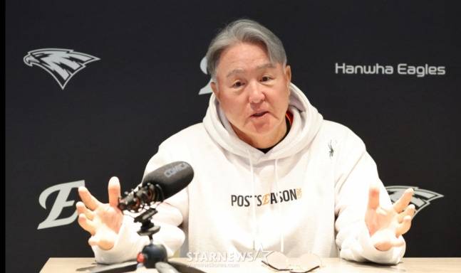 '무려 8명 PS 데뷔' 한화 왜 5회부터 2진급 줄줄이 넣었나, 김경문 감독