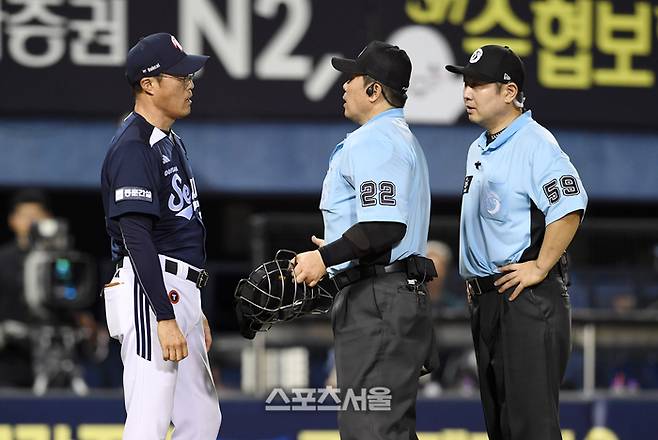 “두산 잔류? 우선 짐부터 빼려고…”→‘최악에서 수습한’ 조성환 감독대행, 다시 코치인가 팀 떠나나 [SS포커스]