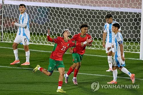 한국 울리더니 세계 축구사 바꿨다…'카타르 4강' 모로코, 아르헨 꺾고 U-20 첫 우승