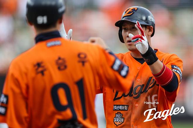 1억1000만원 초라한 FA 계약...추운 겨울 보낸 하주석, 누구보다 뜨거운 가을 사나이 [IS 피플]