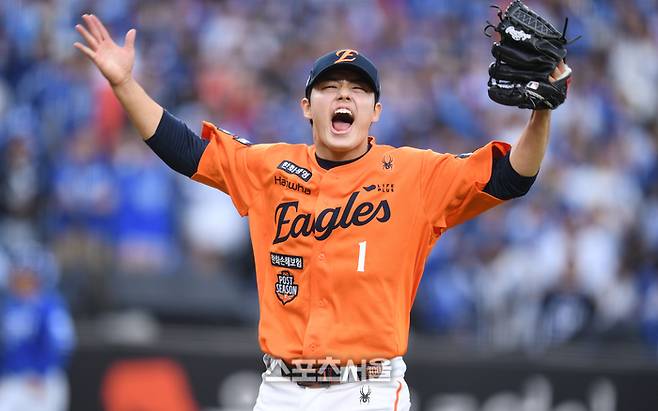 “폰세 공을 먼저 봤더니” 너무 좋아도 문제네…‘불펜 문동주’가 해결책 [PO]