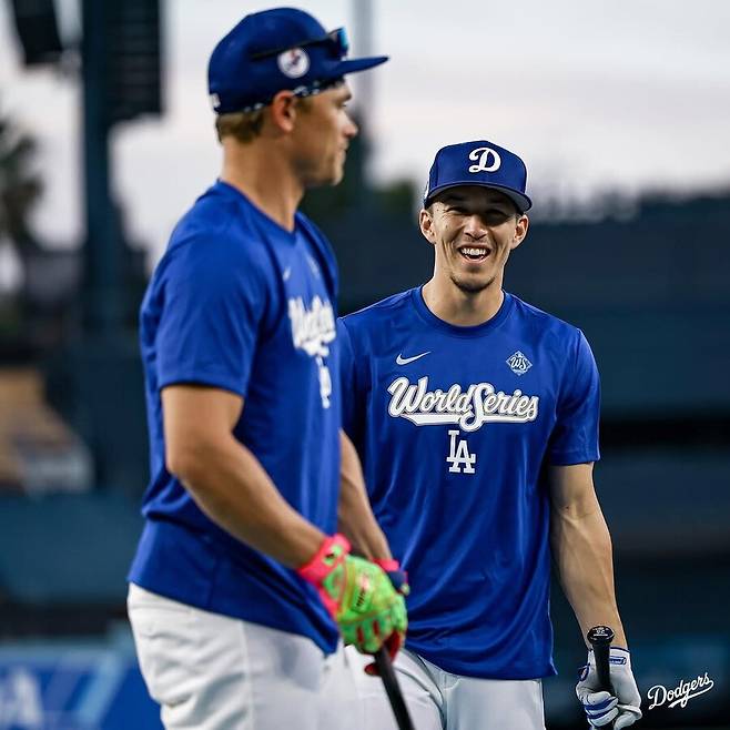 김혜성 아직 다저스 선수들과 같이 있다…월드시리즈 티셔츠 입고 훈련 삼매경, 이번에도 기적의 동행 이어지나
