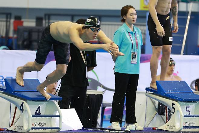 '1분43초92' 황선우, 中 쑨양 넘어 자유형 200m 아시아신기록