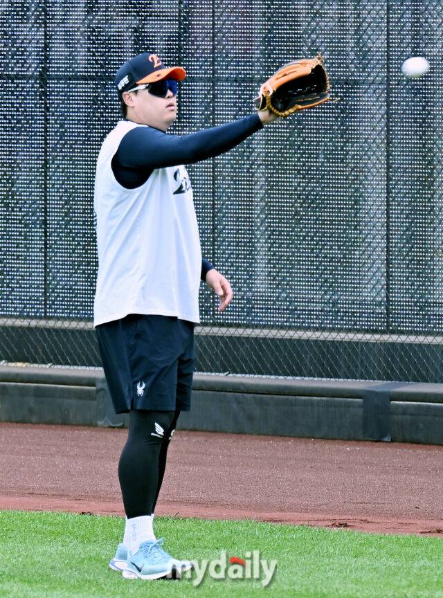 “(류)현진이 있을 때 한화 우승 한번 해야죠, 너무 오래됐으니까…” 강정호는 한화 26년만의 KS 우승을 기원했다[MD하남]