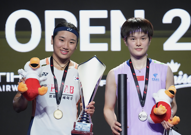 ‘대한민국 국적→세계랭킹 1위 월드클래스’ 안세영, 中 꺾고 38년 만에 덴마크 오픈 우승…대역전극으로 ‘올해 통산 8번째 트로피’ 