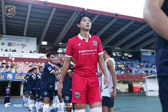 이럴 수가... 韓축구 4부리거, '2002 한일 월드컵 4강 영웅' 지도 속 라오스 1부 MVP까지 탔다
