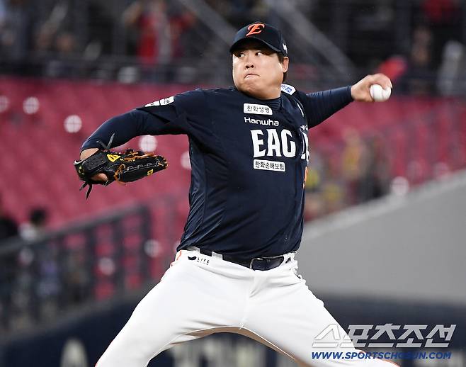 진팀 3분의2가 짐쌌다. 지구 최강의 팔색조가 KS 갈림길에서 마주쳤다. 후라도vs류현진 KS 확률 66.7% 걸린 3차전 맞대결