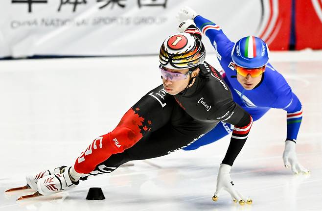 '금금금금금' 대회 최초 기록 수립→韓 남자 쇼트트랙 '최대 위협' 등장...'191cm 거구' 단풍국 괴물, 밀라노 끝판왕 예고