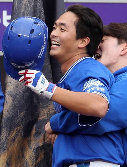 이러니 박진만은 박병호를 쓸 수가 없다…PO서 미친 활약 펼치는 삼성 '11년차 외야수'