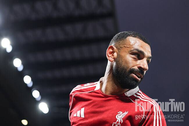 박수칠 때 떠나는 것도 능력이다… 살라, 결국 리버풀과 새드엔딩? “사우디 제안 오면 이번엔 매각할 것”