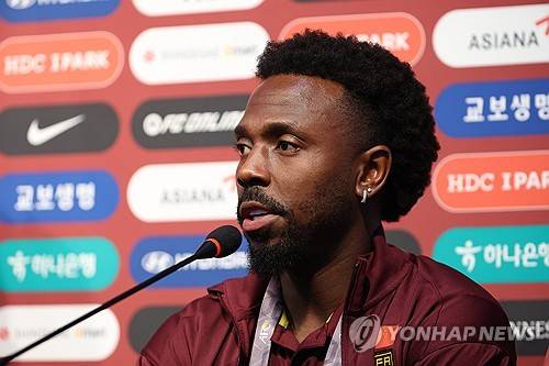 중국 스스로 무덤 팠다→귀화 받았더니 못 쓰는 지경…