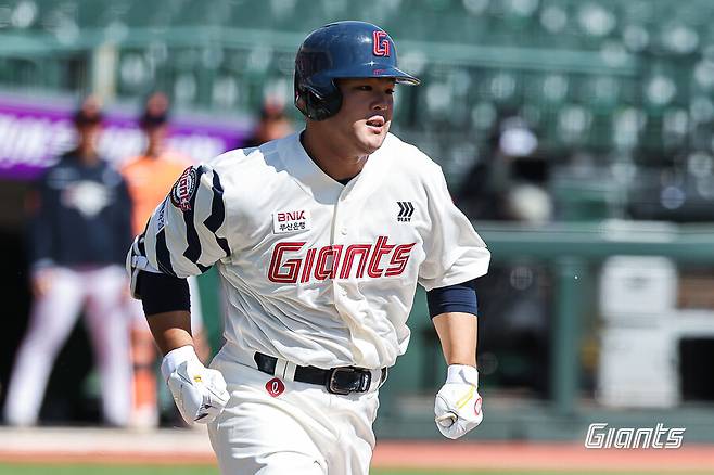 롯데서 대학 최고의 거포가 크고 있다…가을에만 홈런→홈런→홈런→홈런 대폭발